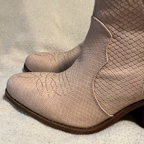 DL Dirty Laundry Pink Boots Sz 8 - Picture 2 of 11